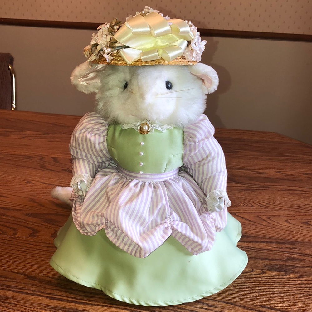 Plush Mouse/Cat with a dress!❤️